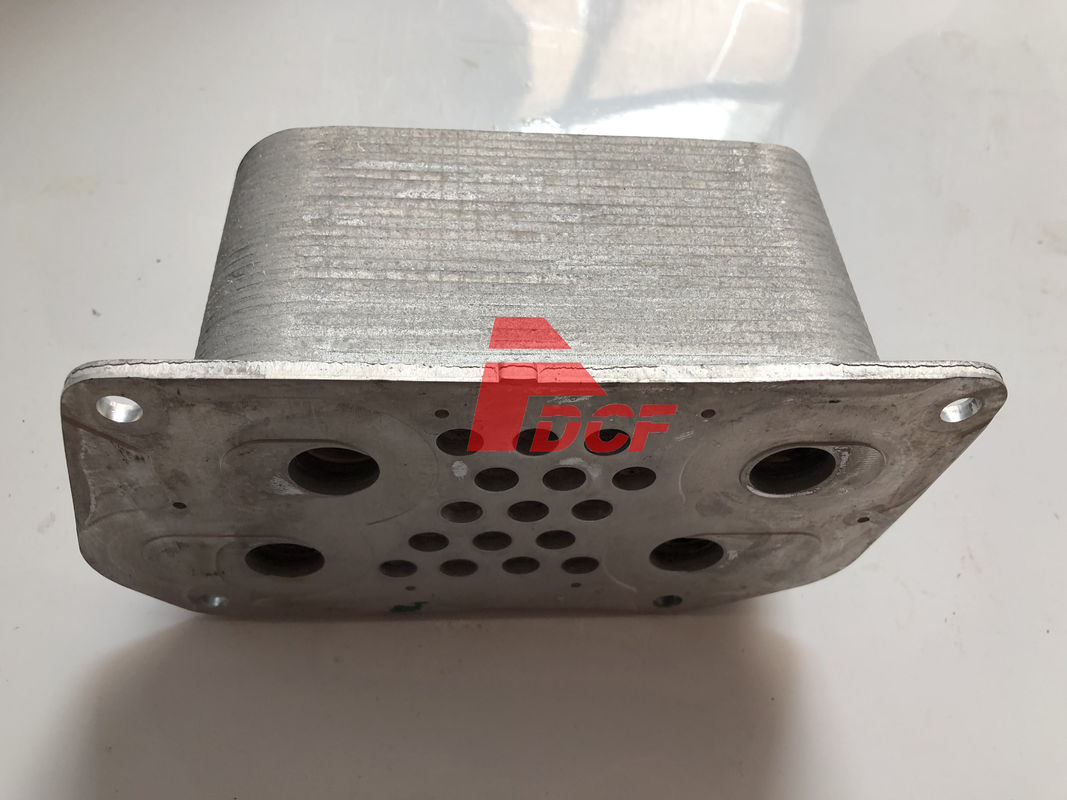 ボルボの掘削機機械部品のためのD6Dエンジン オイル クーラー カバー中心
